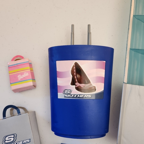 2005 My Scene Mall Maniacs Skechers Shoe Store Playset Pieces Parts Shoe Box - Picture 4 of 7